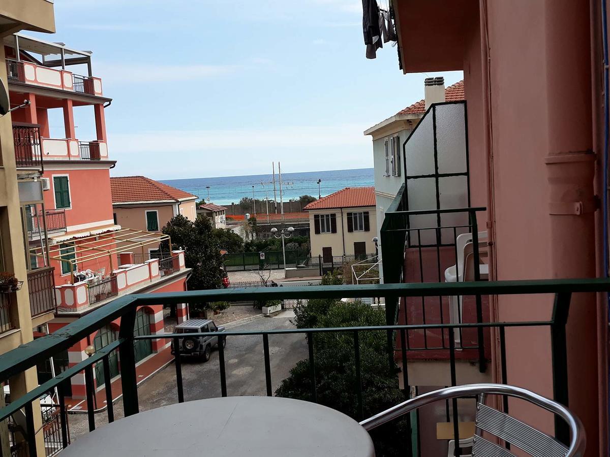 Hotel Geppi Pietra Ligure Exterior foto